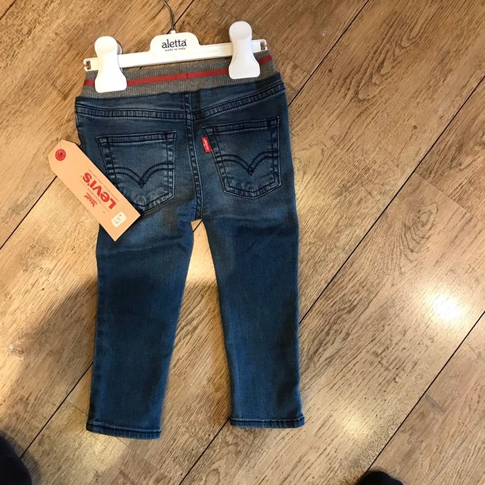 Jeans Lévis neuf bébé - photo numéro 3