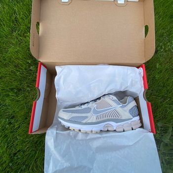 Nike  zoom Vomero 5