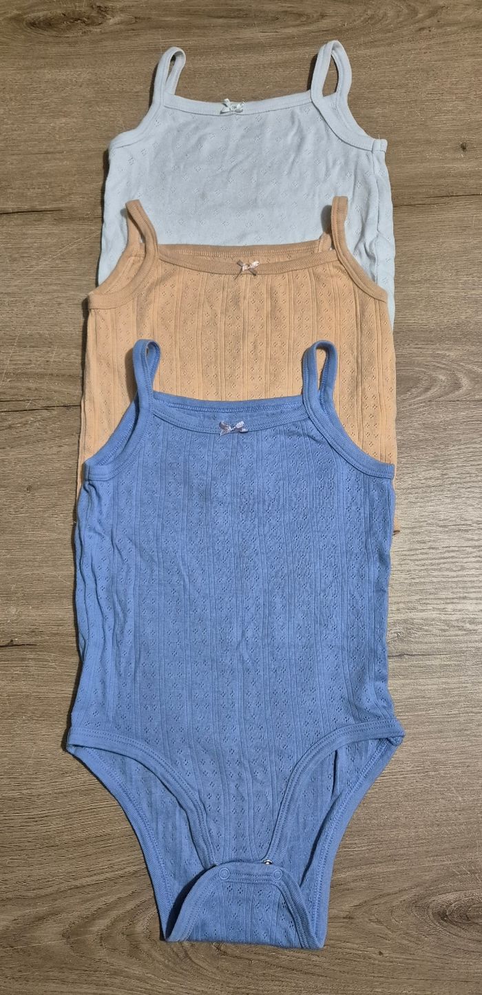 Lot bodies bretelles 24 mois