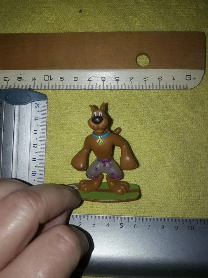 Scooby doo figurine