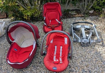 Poussette : ensemble Couffin + coque + poussette Chicco en bon état. 0 à 4 ans