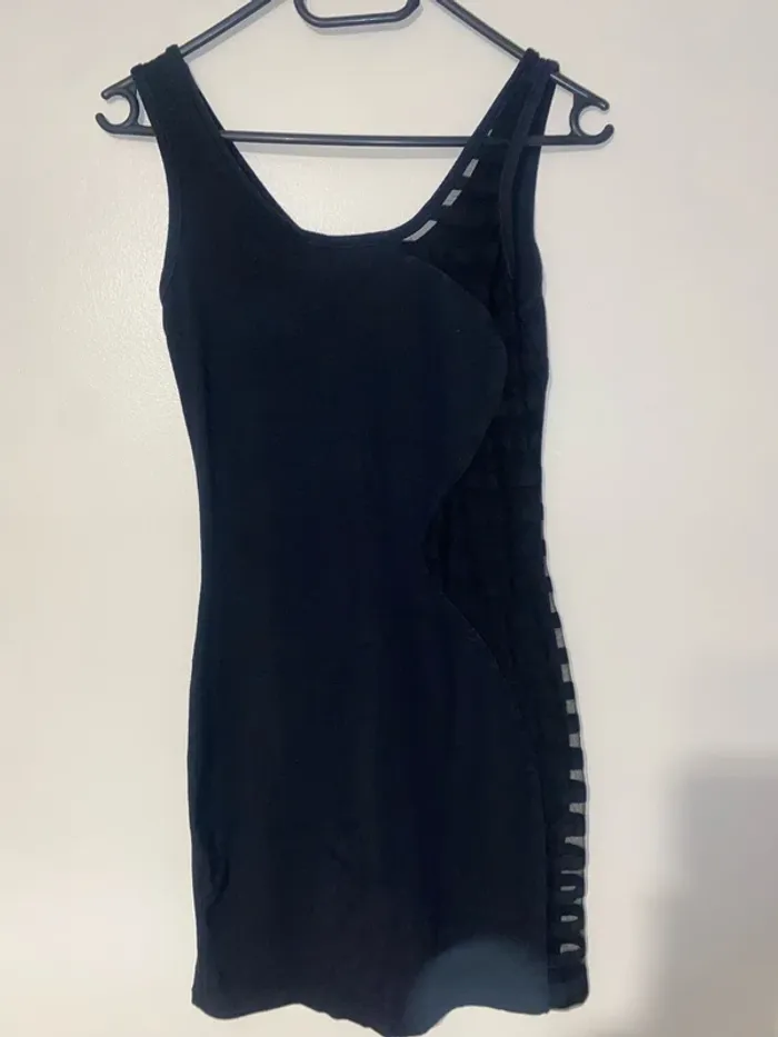 Robe noire - photo numéro 3
