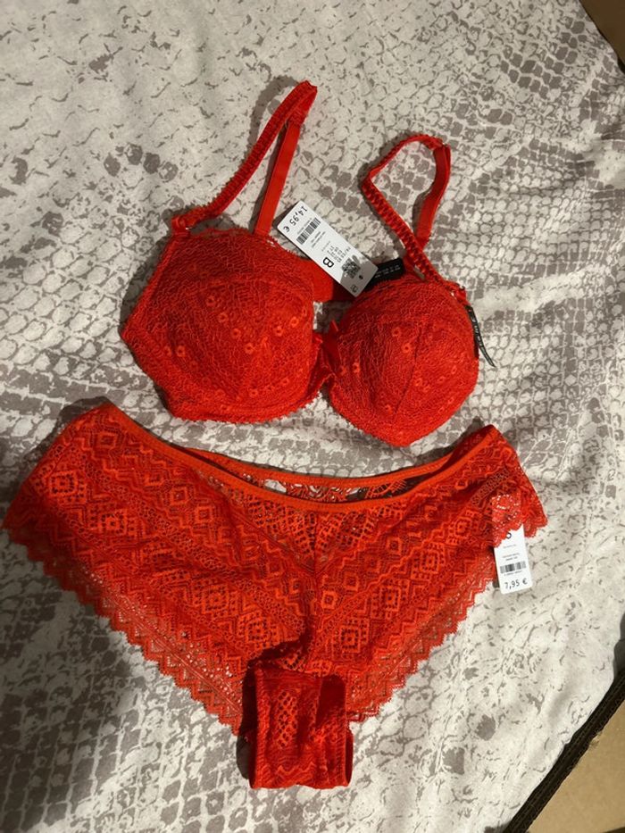 Ensemble lingerie soutien gorge shorty rouge Undiz