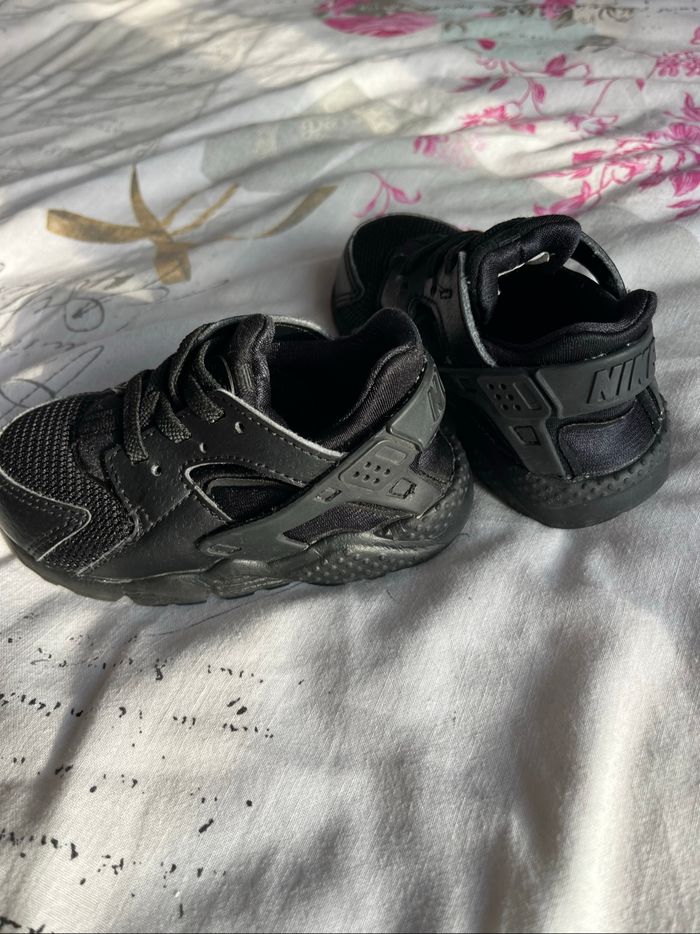 Huarache taille 22 Nike - photo numéro 4