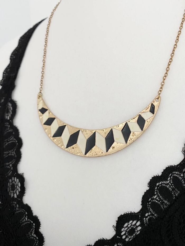 Collier formes géométriques doré noir et blanc - photo numéro 4