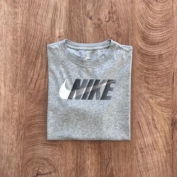 T.shirt gris manches courtes Nike pour enfant, taille L (147/158 cm = 11/13 ans)