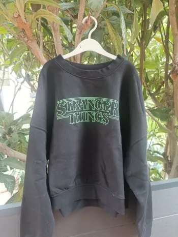 Pull stranger things taille S/M.