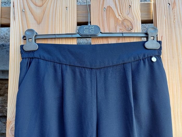 Joli pantalon droit élégant fluide et léger bleu marine Grain de Malice - photo numéro 4