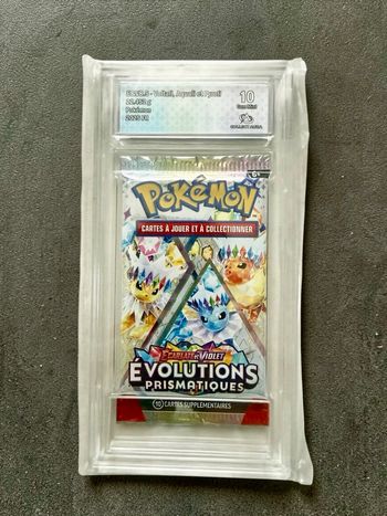 Booster Pokémon Évolutions Prismatiques Voltali Aquali Pyroli gradé 10 – EV8.5 FR