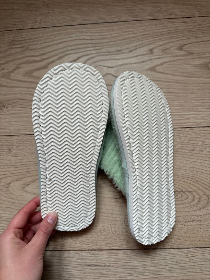 Chaussons verts - photo numéro 4