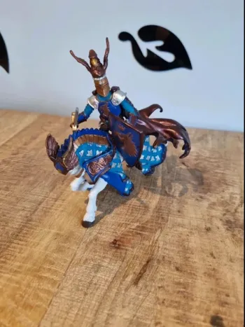 Figurine Papo - Le Cheval et le chevalier du Maître Cimier Aigle