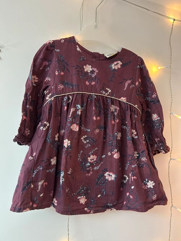 Robe fleurie , Tape à l’œil
