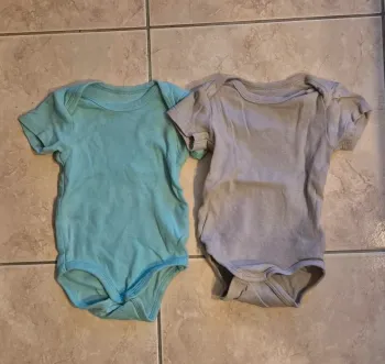 Lot bodies 6 mois