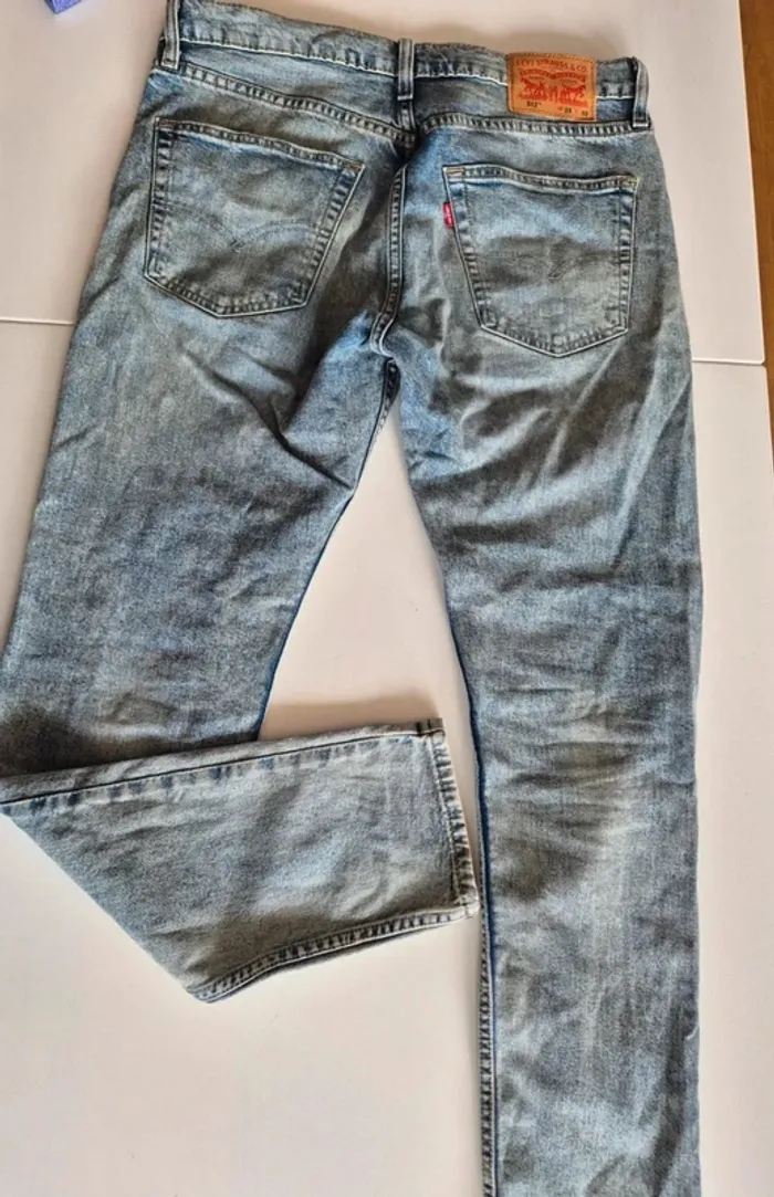 Jean Slim Taper 512 Bleu
33 (US) = 42 - 44 (FR) - L 32 - photo numéro 17