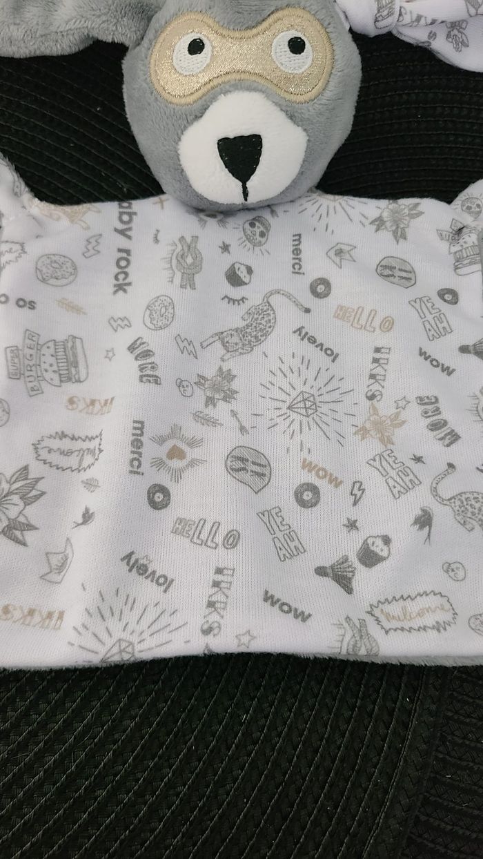 Doudou plat lapin gris blanc fleurs leopard lovely masque IKKS - photo numéro 3