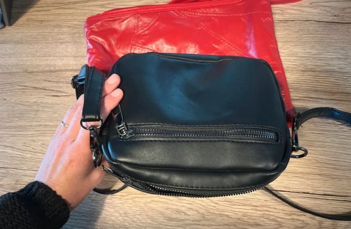 Lot de 2 sacs/pochettes rouges et noirs - photo numéro 7