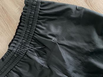 Short en similicuir