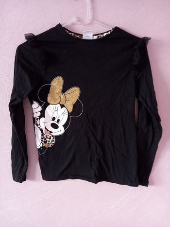 T-shirt noir avec tulle aux niveau des manches