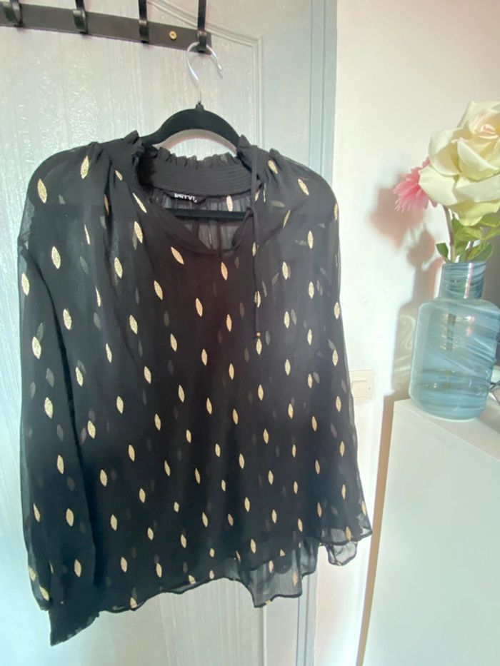 Blouse avec détail doré