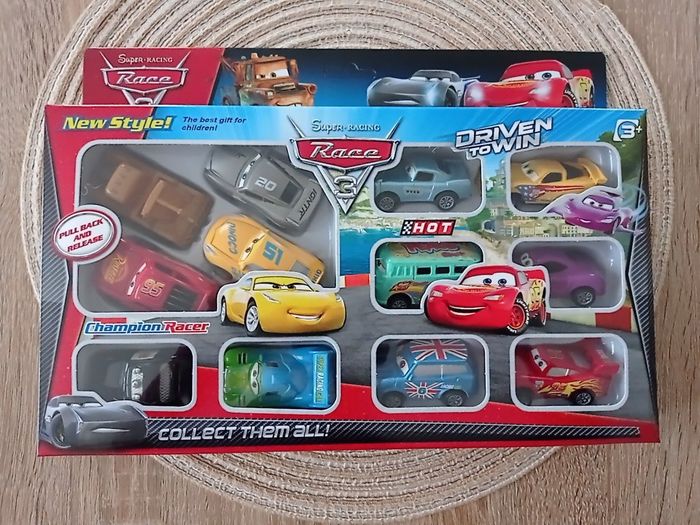 Coffret 12 véhicules Cars à friction - photo numéro 2