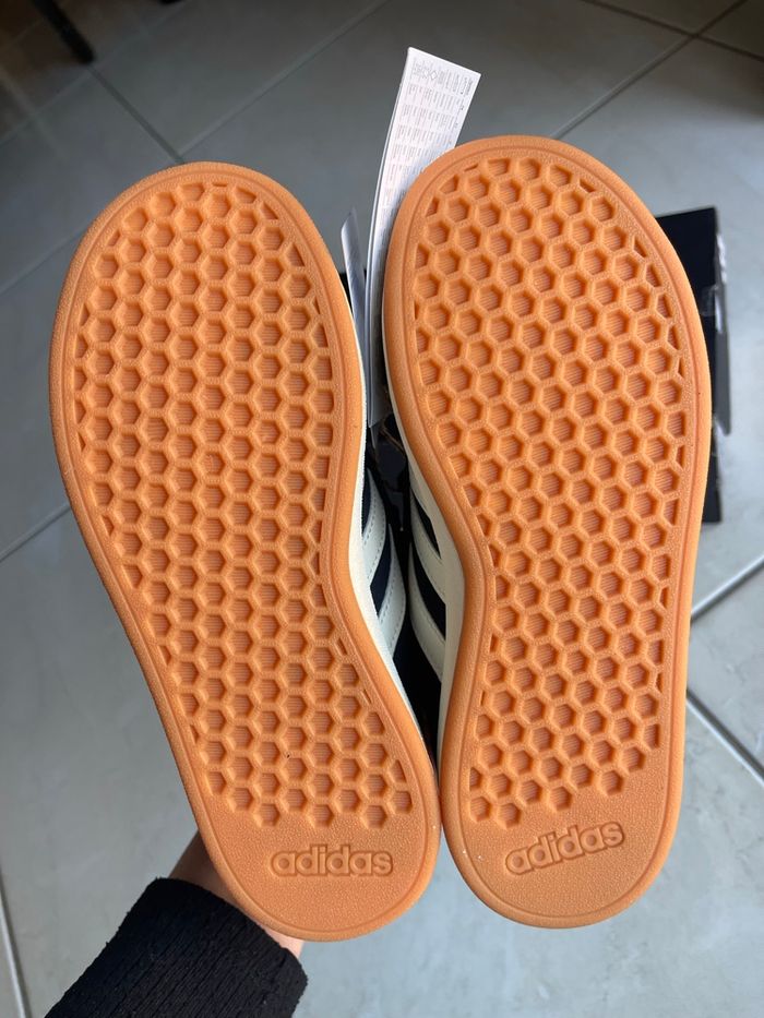 Baskets adidas neuve 32 - photo numéro 5