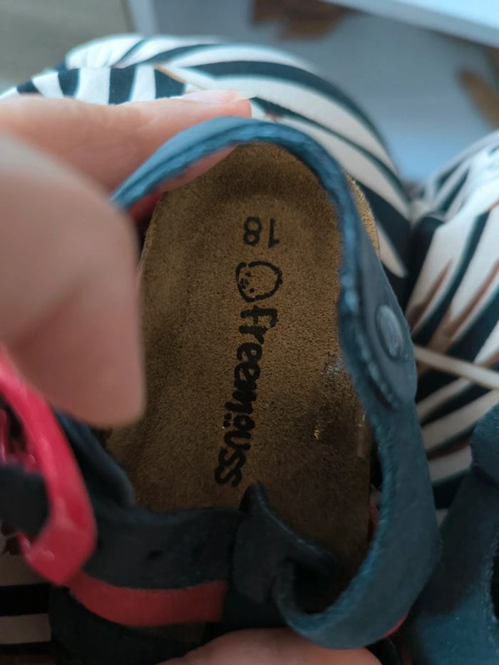 Sandales neuves bébé 18 - photo numéro 2