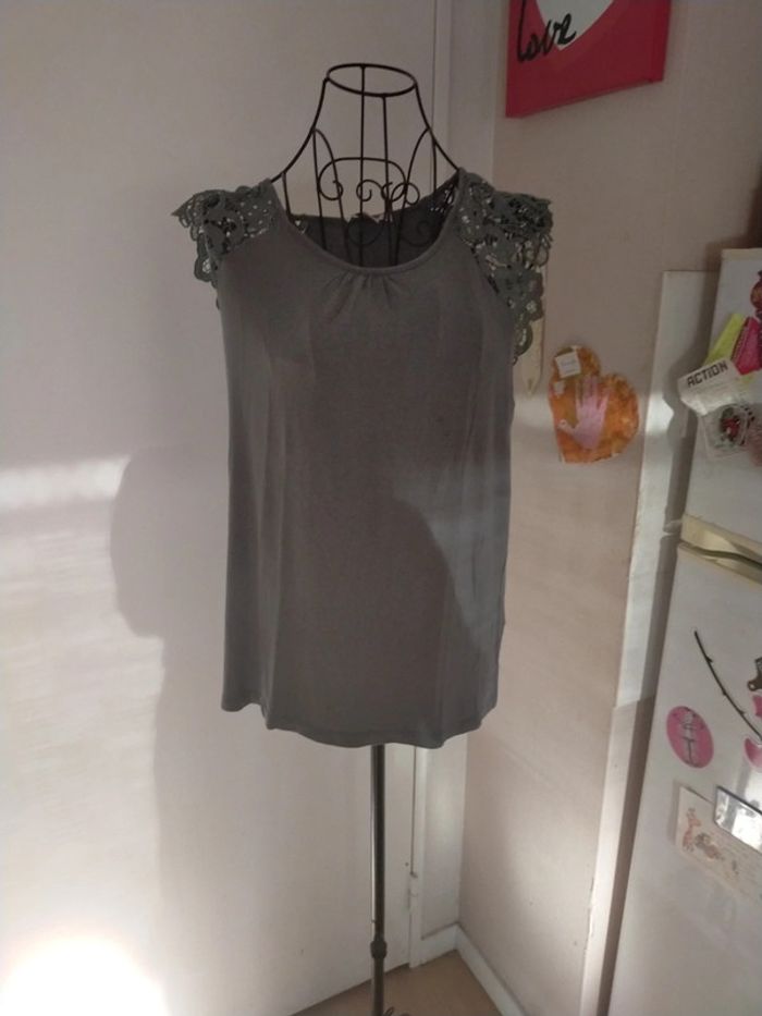 Magnifique tee-shirt femme avec dentelle - photo numéro 2