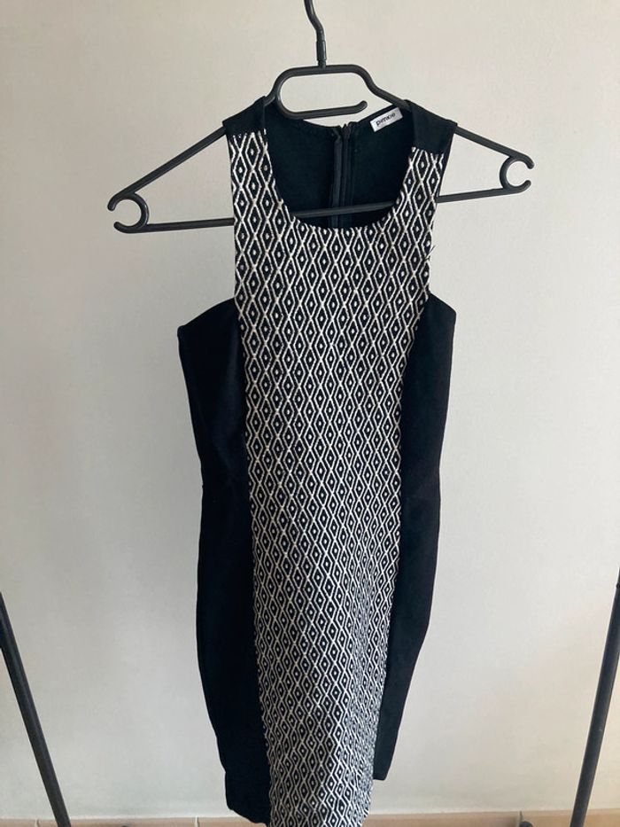 Robe chaude moulante aztèque noir et blanche