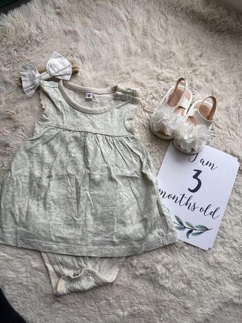 Robe body vert d'eau crème 56 cm avec son bandeau et petites chaussures taille 17