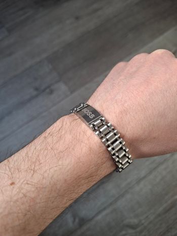 Bracelet Hugo Boss couleur argentée