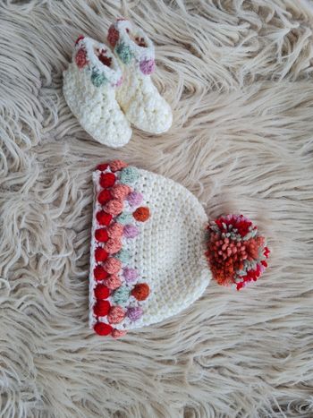 Ensemble pour bébé au crochet