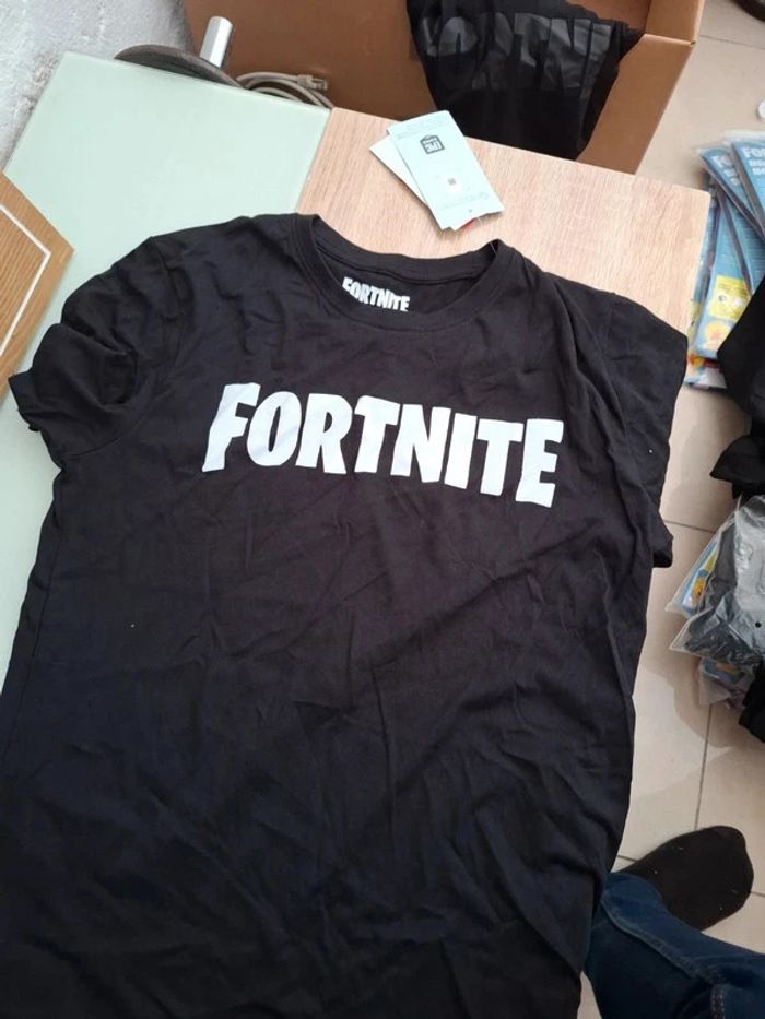 Tee shirt Fortnite enfant taille 16 ans neuf avec étiquette - photo numéro 2