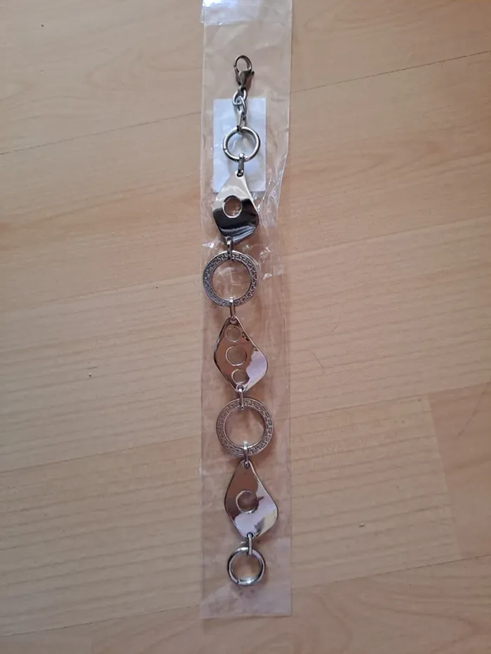Bracelet Neuf - Maillons Métalliques Argentés - Style Moderne