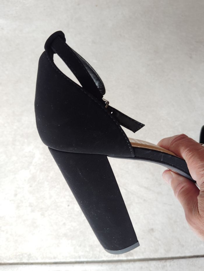 Nu pieds a talons - photo numéro 6