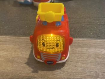 Tut tut bolide Mahé le camion de pompier.