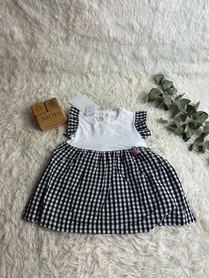 Robe Vichy blanche et noire Chicco taille 9 mois