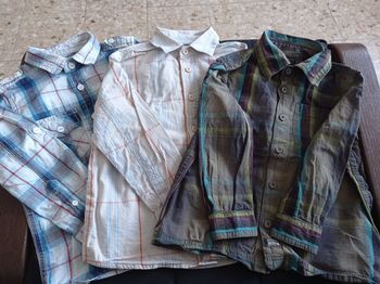 Lot de chemises. Garçon 4 ans