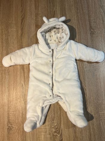 Combinaison polaire blanche