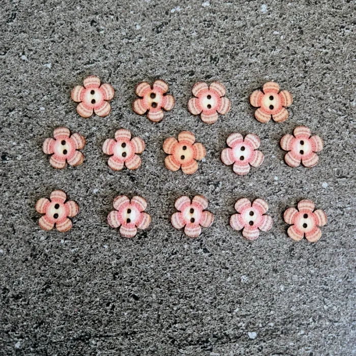 Lot de 14 boutons fleurs en bois