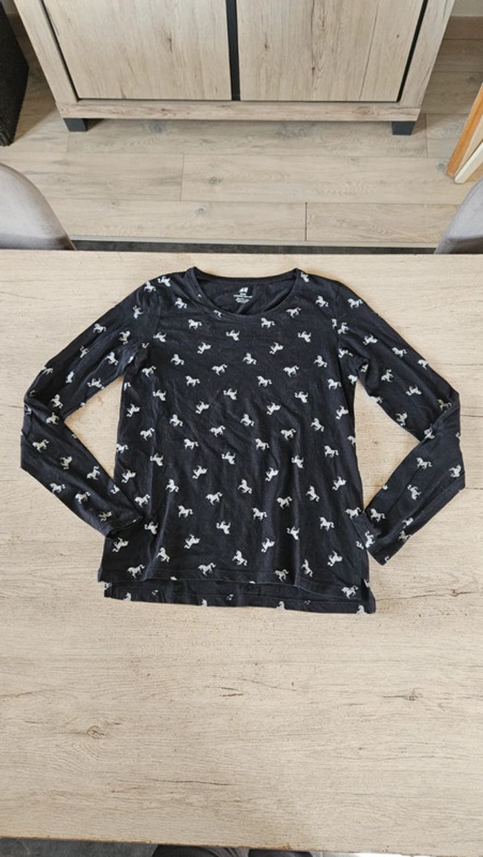 T shirt à manches longues noir avec des licornes brillantes, H&M, taille 14/16 ans, nickel