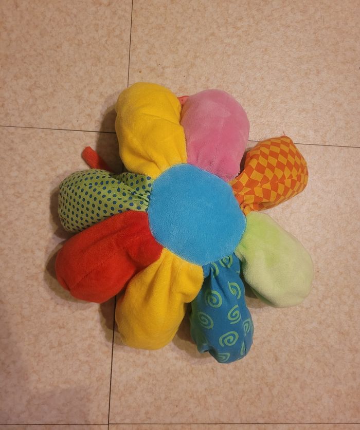 Peluche pieuvre avec anneau de dentition
Bloomy - photo numéro 2