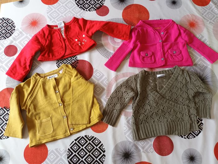 Lot 9 gilets taille 3 mois 👧 - photo numéro 2
