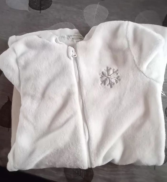 Vends surpyjamas taille 6ans - photo numéro 2