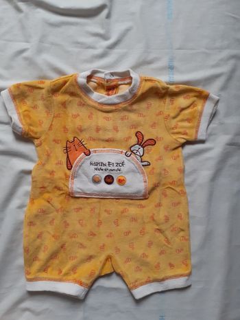 Babygros orange manches courtes motif chat et lapin