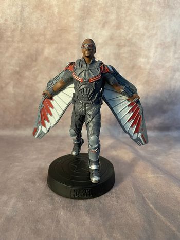 Faucon - figurine super hero des films Marvel
