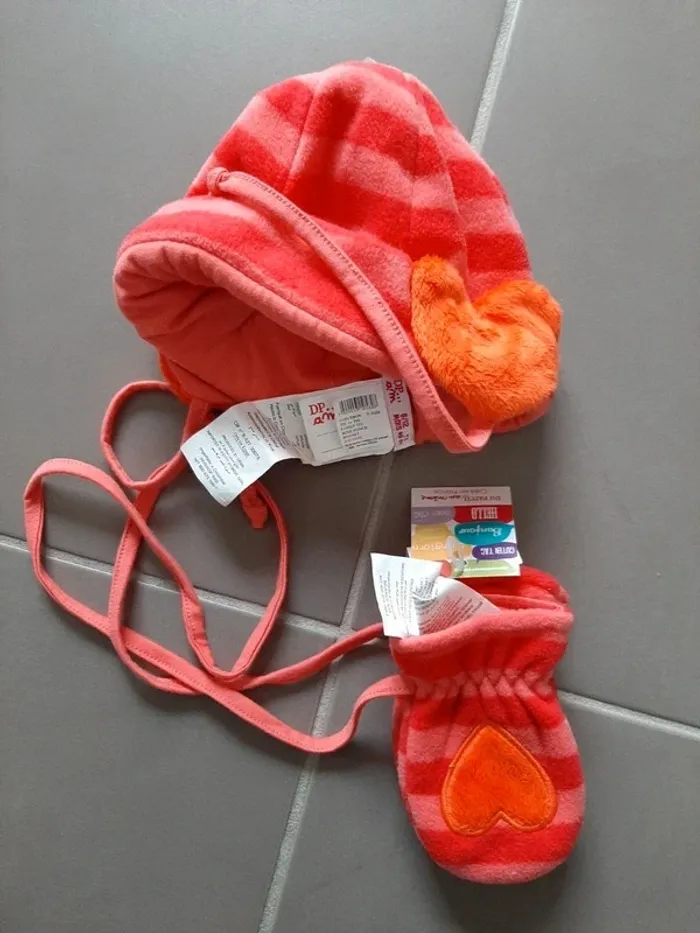 Bonnet et moufles DPAM 6-12mois neuf