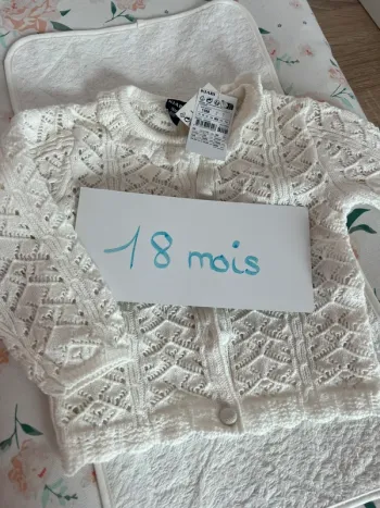 Gilet kiabi 18 mois neuf