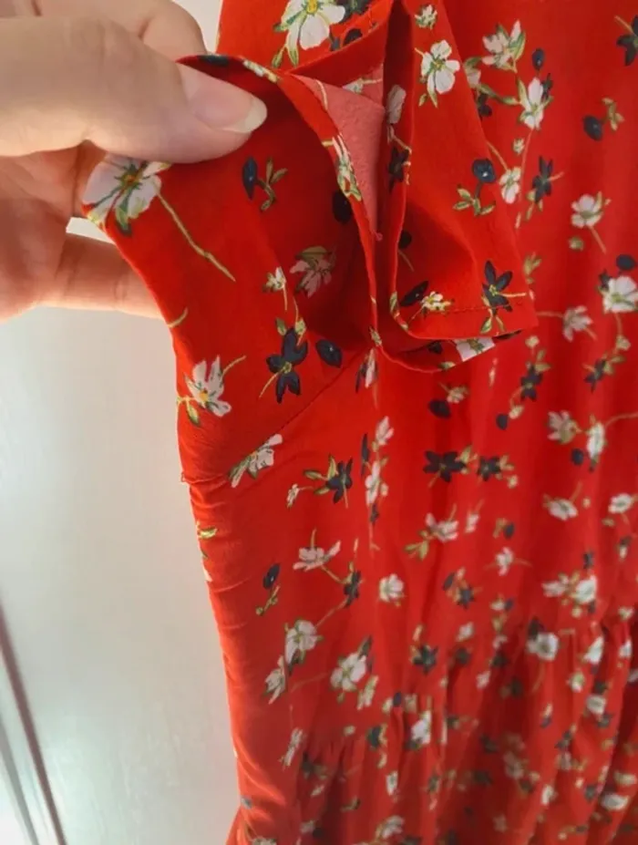 Robe fluide mi-longue rouge à fleurs taille 46 - photo numéro 7