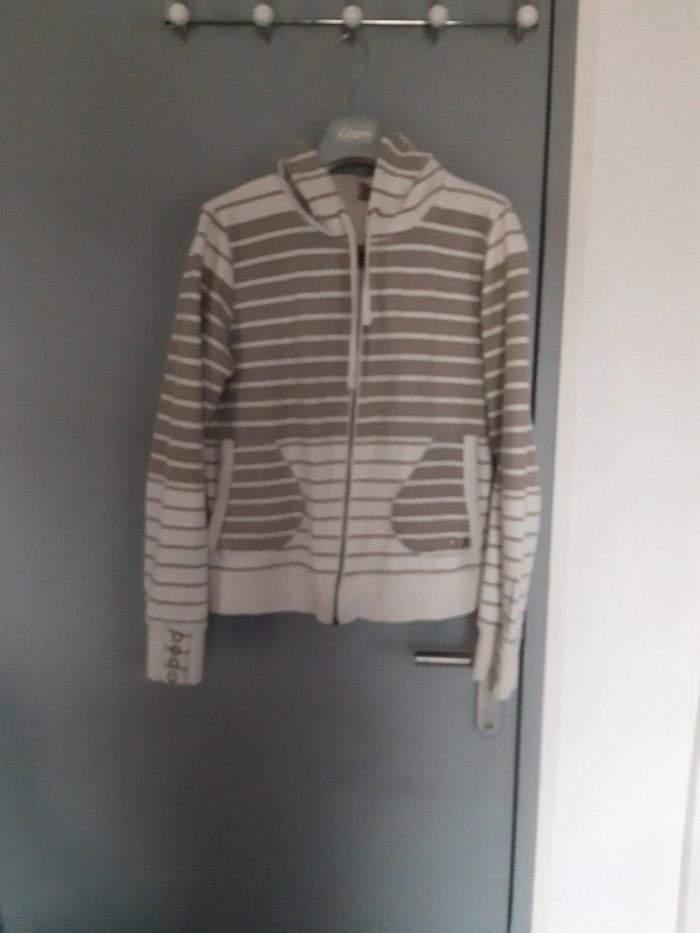 Gilet zippé à capuche