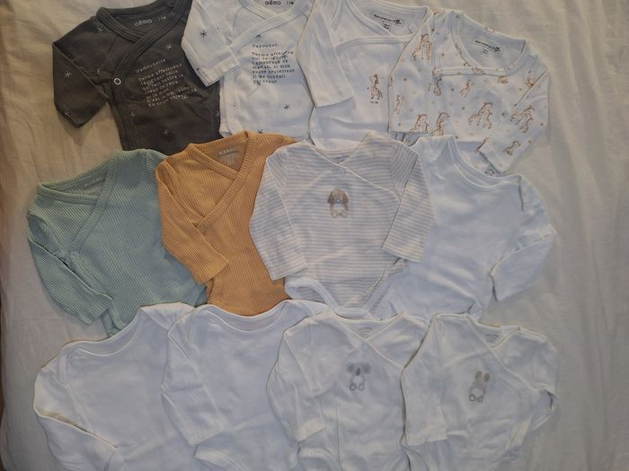 Lot de 12 bodies, 1 mois